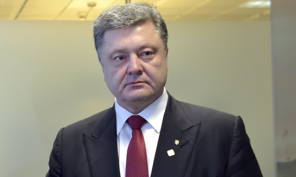 Ако няма мир, Порошенко въвежда военно положение в Украйна