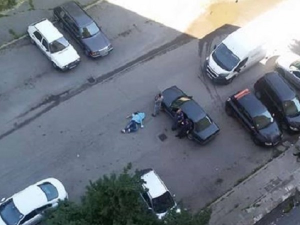 Няколко часа пред софийски блок лежи труп на човек, съобщи