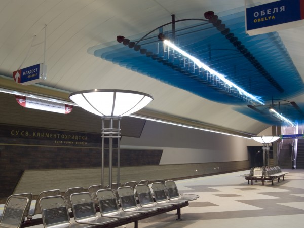 Столичното метро в посока Обеля - Център на линия 1