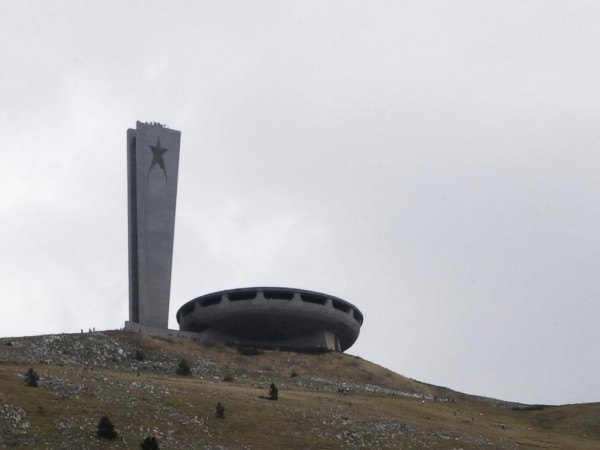 БСП няма да си върне паметника на връх Бузлуджа или