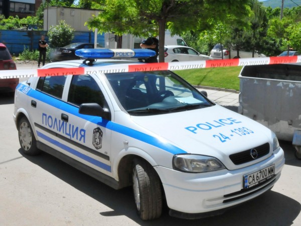 Софийски полицаи задържаха мъж, размахвал нож в центъра на столицата