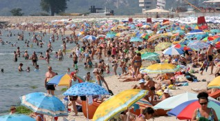Хубави плажове пълни хотели веселие на достъпни цени българският