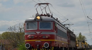 Пожар избухна в товарен влак на гара Горна Оряховица Двама