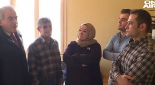 Сирийското семейство Джабер на което преди 4 месеца общината в
