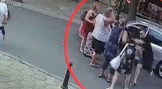 Задържан е 21 годишен мъж нападнал незрящи туристи на главната улица
