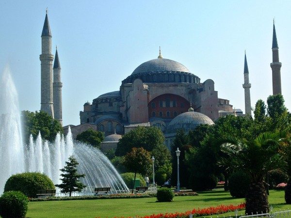 Първо християнска черква, после джамия, а от Ататюрк насам -