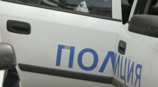 Хулиган метна камък по кола във Велико Търново и рани