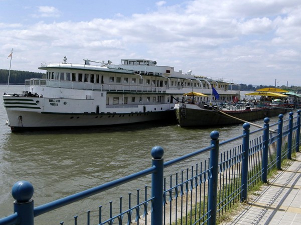 Нивото на река Дунав спада. Образували са се три прага,