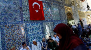 Турция губи бъдещето си все повече млади и високообразовани турци