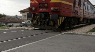 Пътническият влак от Сливен за Бургас престоява в участъка Сливен