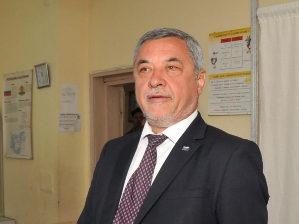 Вицепремиерът Валери Симеонов призна, че има междуетнически проблеми в България