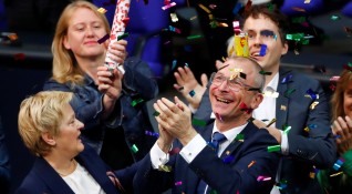 Бундестагът одобри тази сутрин узаконяването на еднополовите бракове в Германия