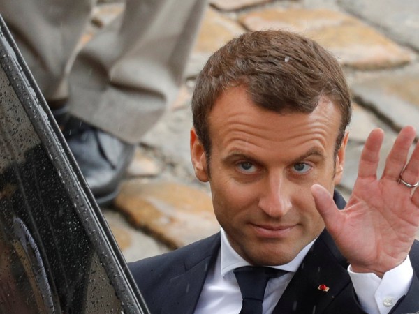 Преди броени дни бе представен официалният портрет на френския президент