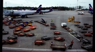 Полетите на московското летище Шереметиево закъсняват средно от 10 до