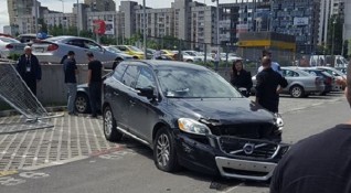 Нелеп инцидент на паркинг на мол в столичния квартал Люлин