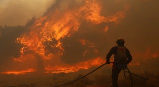 Горски пожар заплашва Древна Олимпия Гръцките власти съобщиха че огнената
