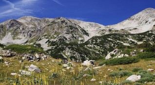 Пирин е една от най красивите и достолепни планини в България
