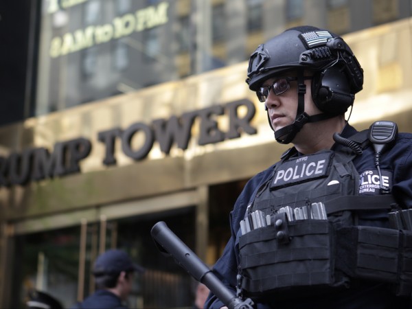 Полицията в Ню Йорк задържа въоръжен мъж, опитал се да