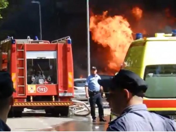 Голям пожар избухна в спортно-рекреативния център „Йеловац“ в хърватската столица