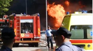 Голям пожар избухна в спортно рекреативния център Йеловац в хърватската столица