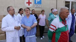 Лекари от столични болници участваха в мълчалив протест под наслов
