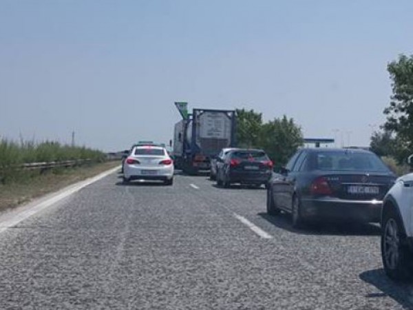 Две отделни катастрофи станаха днес на магистрала „Тракия” в посока