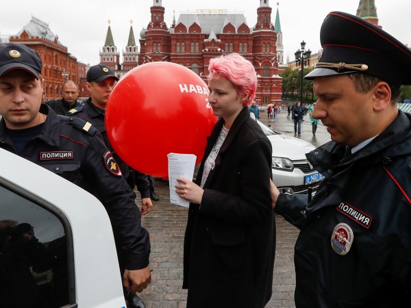 Близо 60 привърженици на опозиционера Алексей Навални, главния противник на