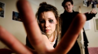 Жертва на продължително домашно насилие заяви че институциите са безпомощни