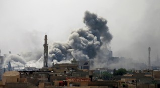 Откъслечни боеве в Мосул продължават и днес макар иракският премиер