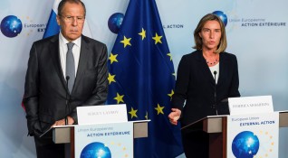Европейският първи дипломат Федерика Могерини и руският й колега Сергей