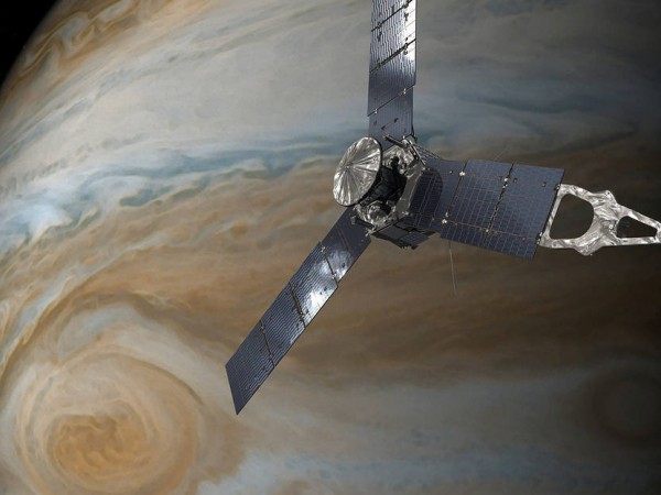 НАСА качи на сайта си поредица впечатляващи снимки на Голямото