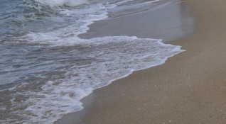 Труп на мъж е открит в морето на централния плаж