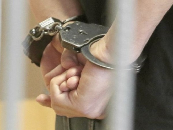 17-годишен младеж е арестуван в град Елена, след като при