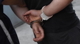 Плевенски криминалисти задържаха двама телефонни измамници съобщиха от полицията в
