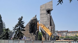 Нова пречка се появи пред премахването на паметника 1300 години