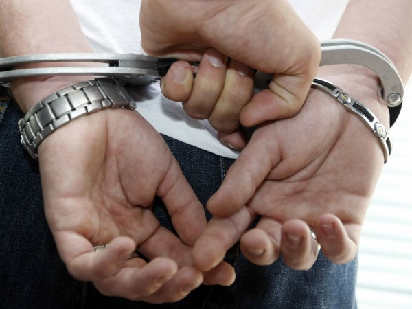 Дупнишки полицаи са задържали 35-годишен мъж за опит за извършване