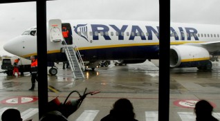 От нискотарифния авиопревозвач Ryanair призоваха пътниците си да не мрънкат