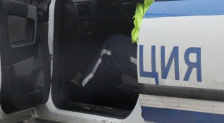 26 годишен криминално проявен от Дупница е нападнал с нож полицай