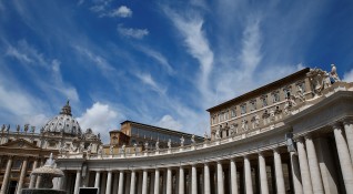 Властите във Ватикана започнаха да спират водата в стотина фонтана