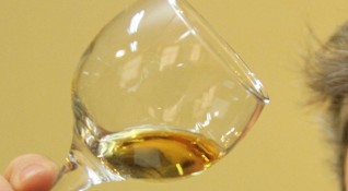 Тонове нелегален метилов алкохол са внесени от България съобщи гръцката