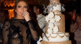 Латино звездата Дженифър Лопес отпразнува с пищно парти своя 48 ми
