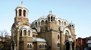 Българската православна църква чества празника на Свети Великомъченик Пантелеймон Днес
