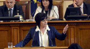Лидерът на БСП Корнелия Нинова заплаши че няма да подпише