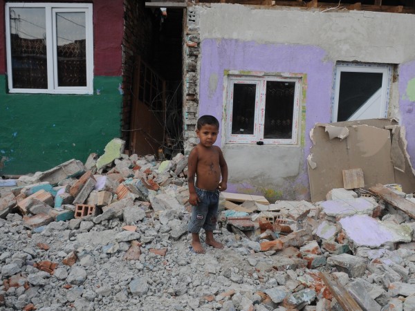 Ромска майка на 9 деца, която живее в имот на