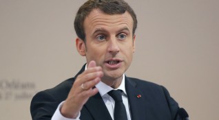 Франция планира да отвори приемни центрове в Либия за да