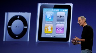 Apple спира продажбата на цифровите аудиоплеъри iPod Nano и iPod