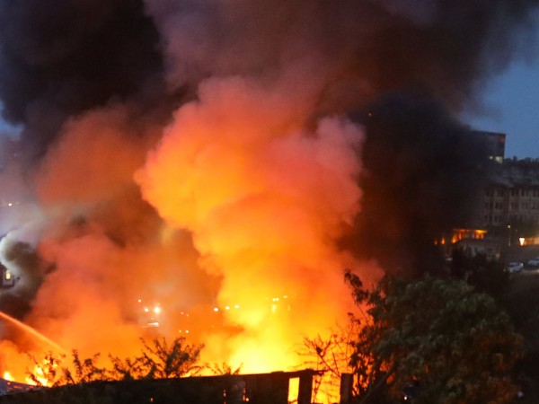 Пожар избухна снощи в рафинерията на "Шел" в Ротердам, най-голямата
