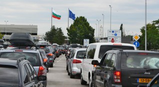 Трафикът на българо гръцката граница на ГКПП Маказа е изключително натоварен
