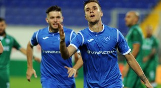 Левски постигна победа с 2 0 над новака Витоша Бистрица в