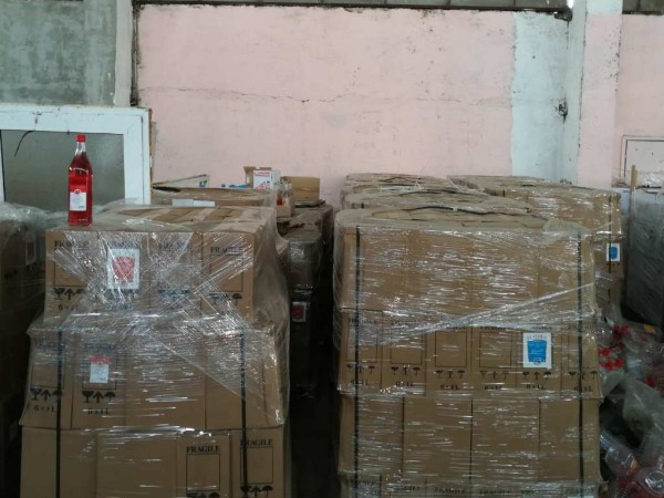 Митничари от Бургас иззеха над 10 000 бутилки вермут. На
